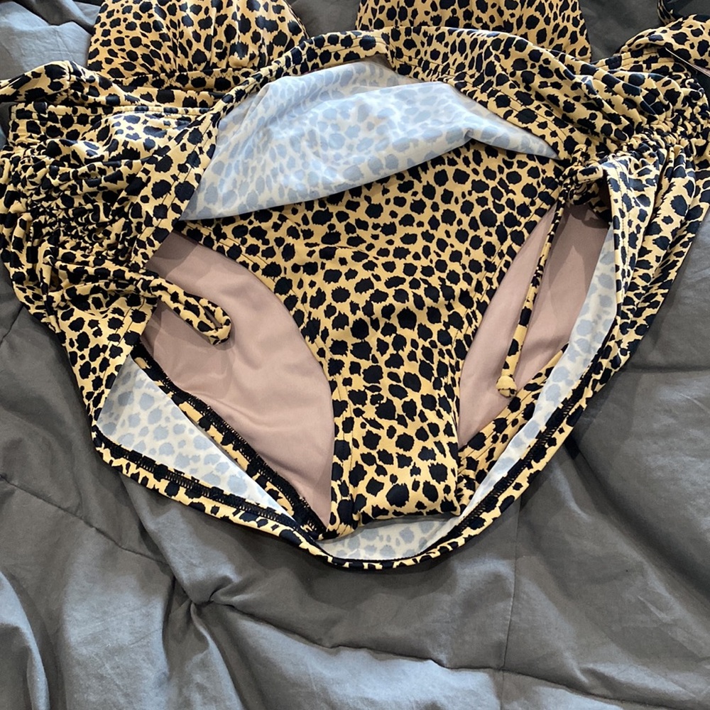 Leopard print swimsuit - Picture 2 of 3